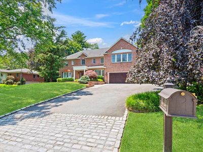 41 Hofstra Drive, Plainview, NY, 11803