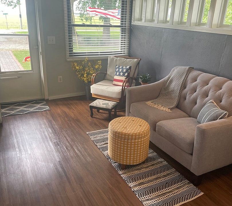 102 S Henry St, Ashkum, IL 60911 Zillow