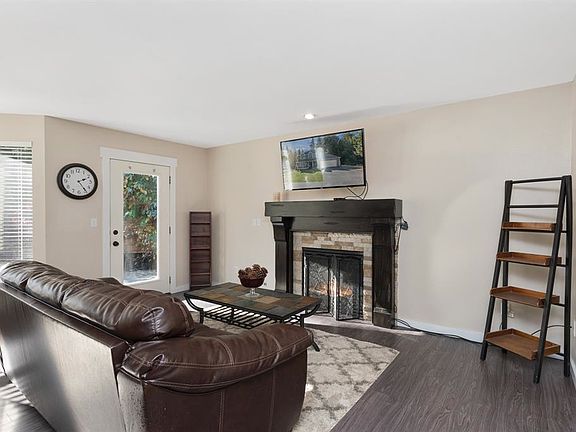 3rd image of 7568 Maloya Ln SE