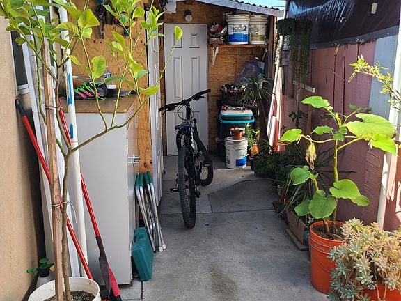 5th image of 642-642 N Citrus Ave