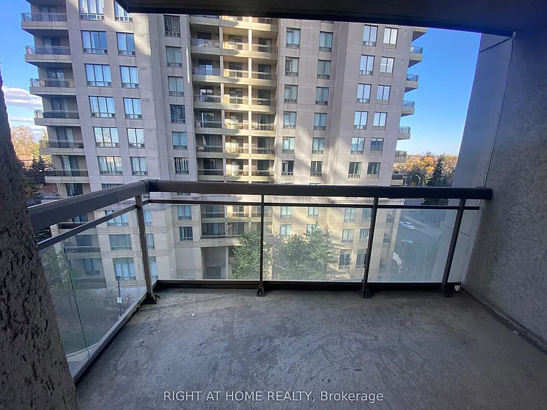 18 Parkview Ave #603 — Photo 16