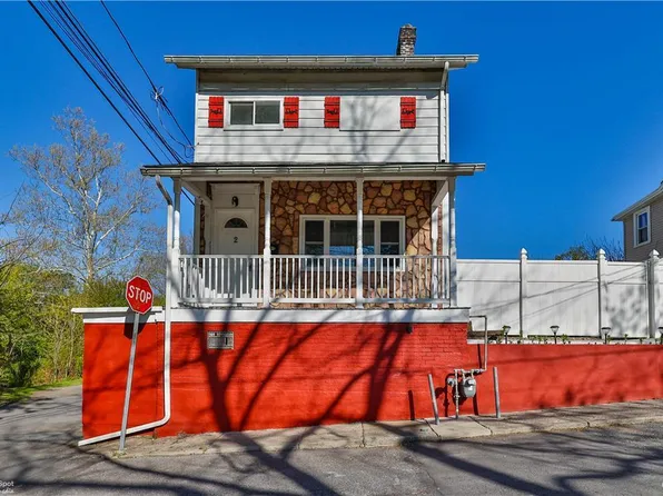 2 School St, Catasauqua, PA 18032