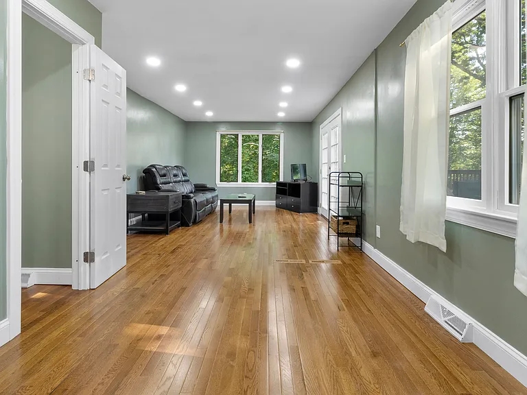 33 Concord Dr — Photo 12