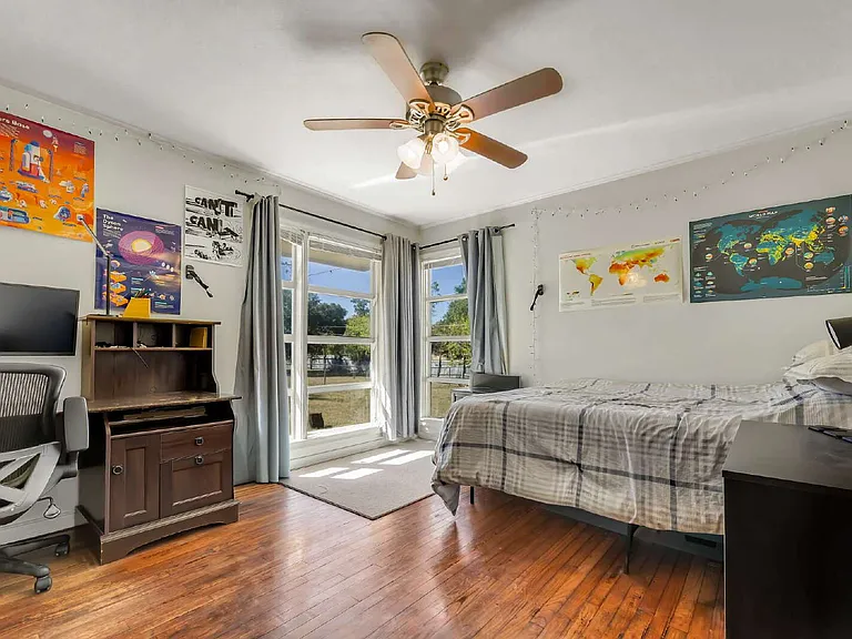 520 Helena St — Photo 6