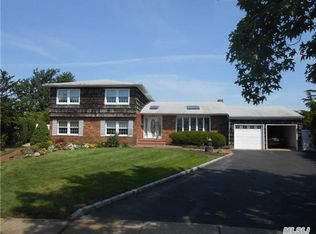 2085 Dolphin Ct, Merrick, NY 11566