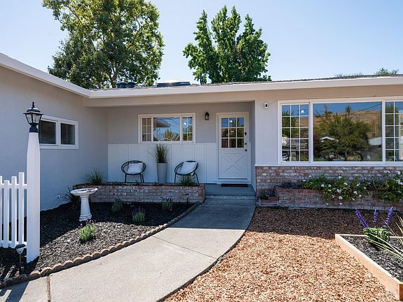 3rd image of 543 Tarragon Drive