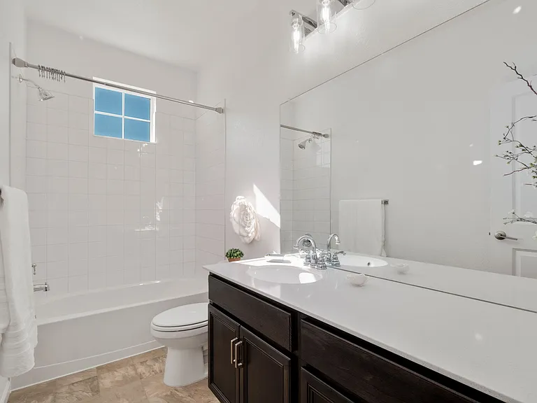 Upper Floor Bathroom w/ Tub & Shower Combination
