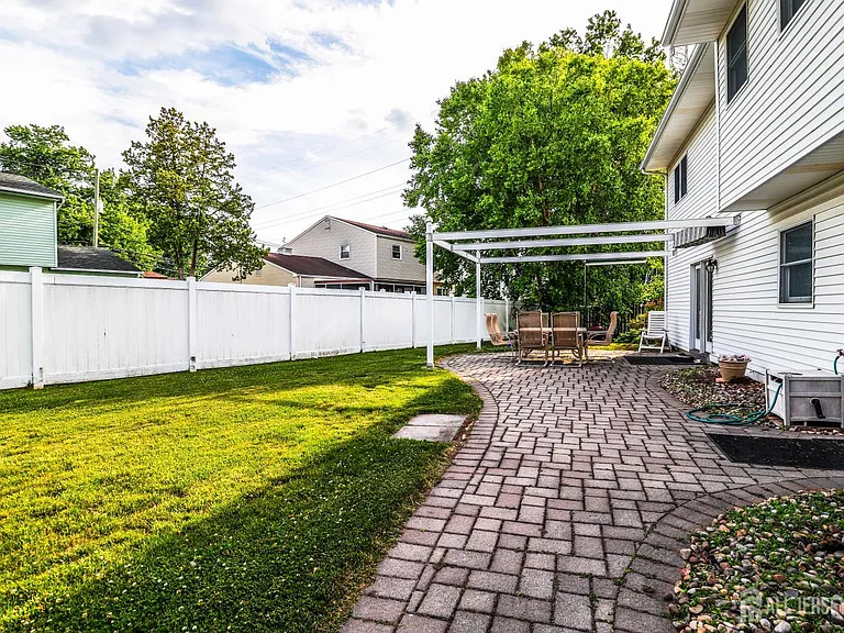 5 Timothy Ct — Photo 31