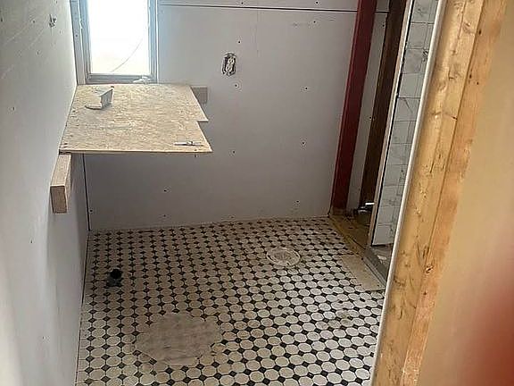 4th image of 301 Sunshine Rd