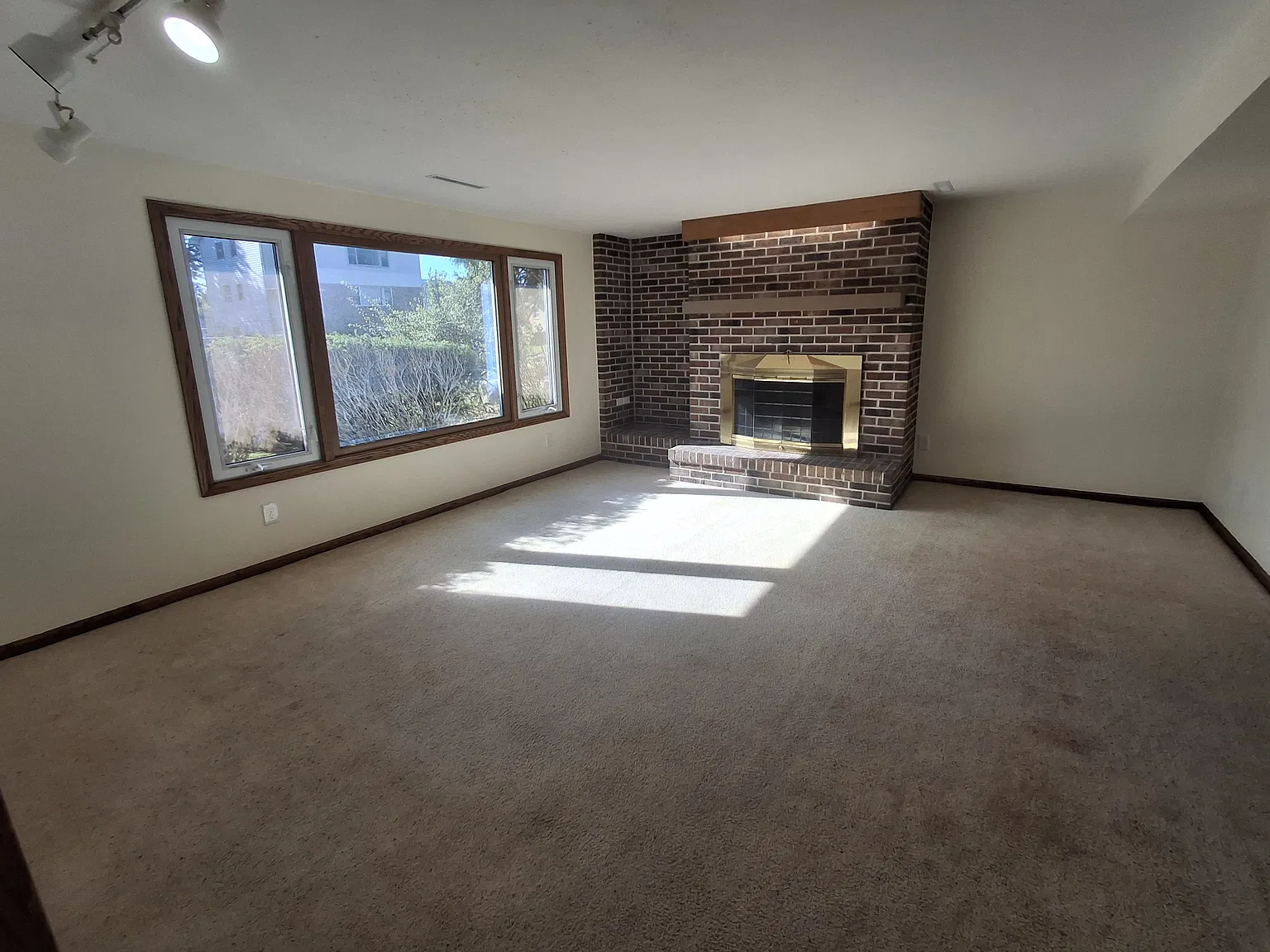 4 bed, 1872 sqft, $2,790 — Photo 3