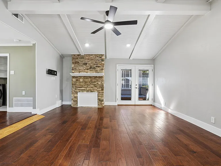 10903 Mellow Ln — Photo 3