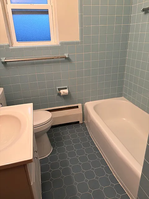 Sussex Court Apartments - 4205B — Photo 2