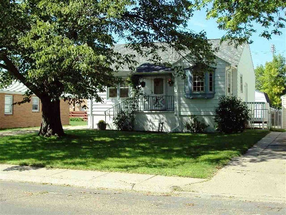 1st image of 1121 W B