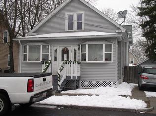 28 Crest St, Springfield, MA 01109