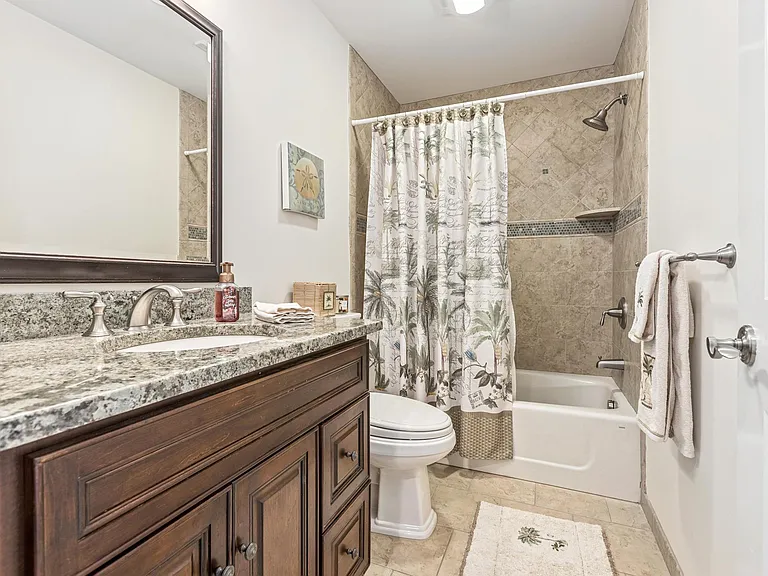 29 N Iroquois Ave #5/21-6/27 — Photo 18