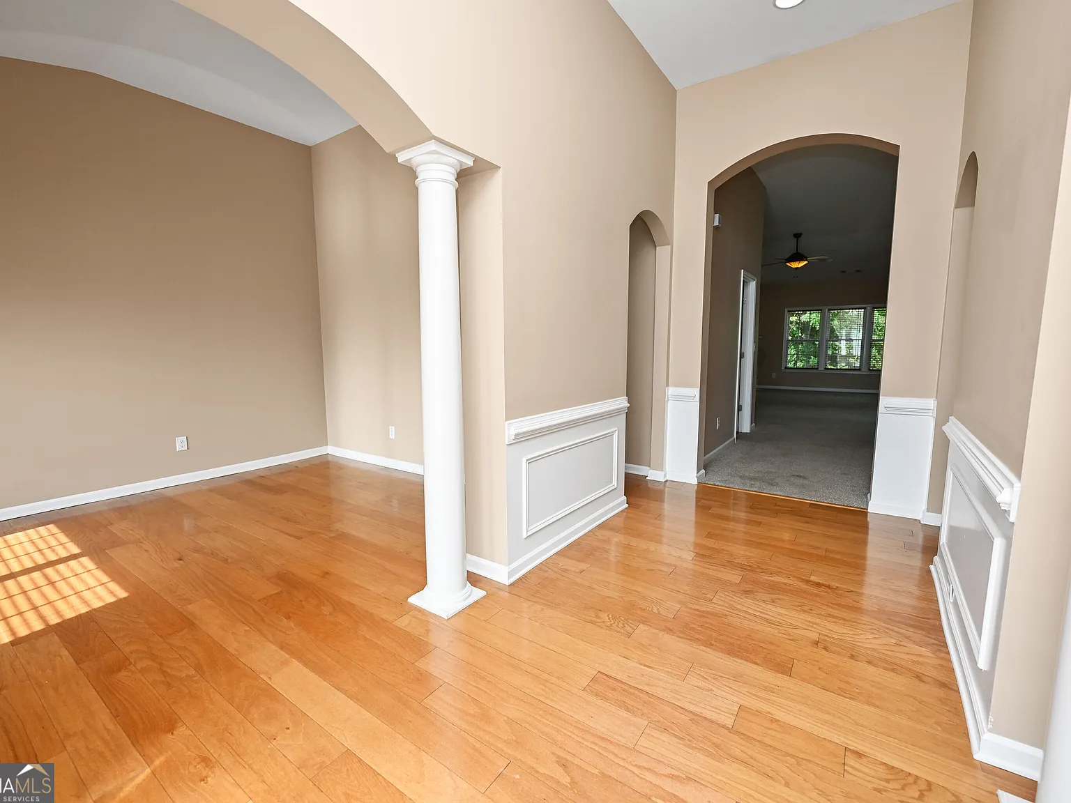 3 bed, 2.5 bath, 2542 sqft, $2,550 — Photo 3