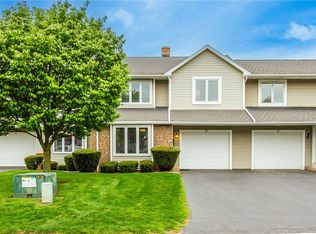 15 Nouveau Pl, Fairport, NY 14450