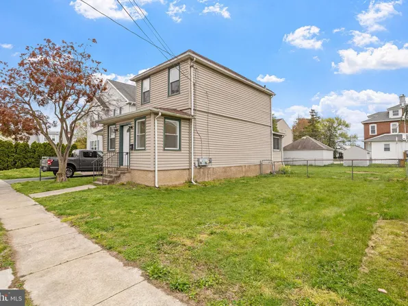 215 Seneca St, Essington, PA 19029