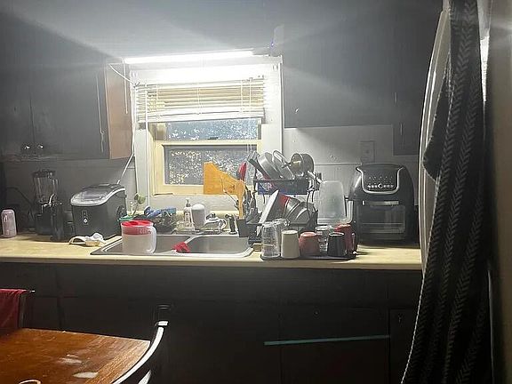 2nd image of 128 Bird St