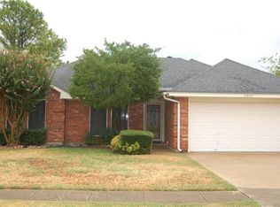 2902 Whetstone Ln, Euless, TX 76039