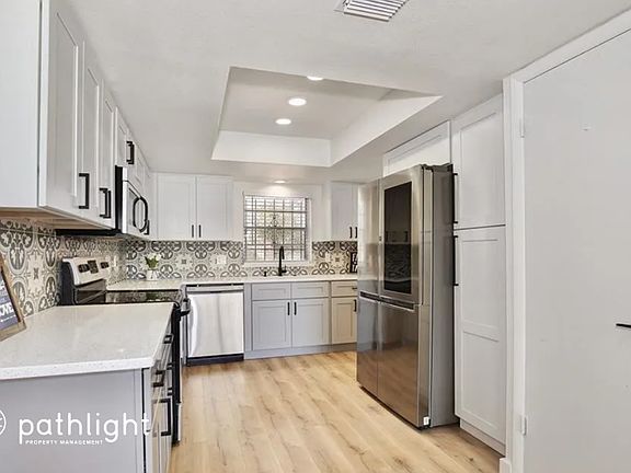 3rd image of 1836 Applewood Ct