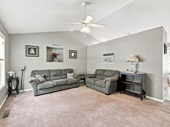 4th image of 1037 Laurel Leaf Rd