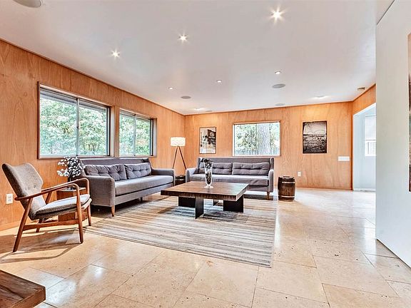 5th image of 4901 Lake Dr
