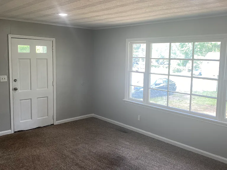 2543 Ivey Rd — Photo 4