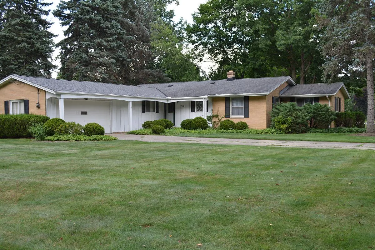 4 bed, 2.5 bath, 1928 sqft, $2,950 — Photo 1