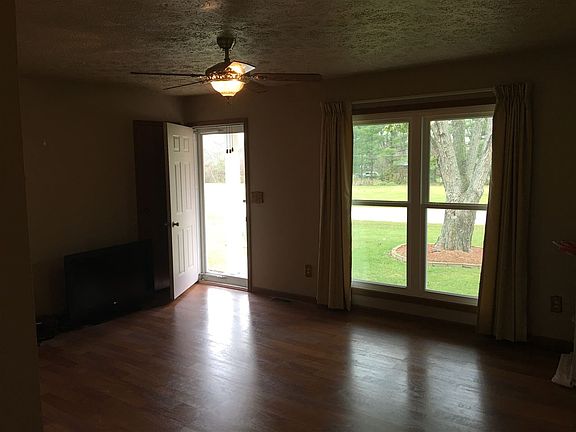 3rd image of 115 Carol Ave
