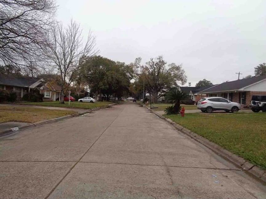 Exterior Neighborhood (street photo)