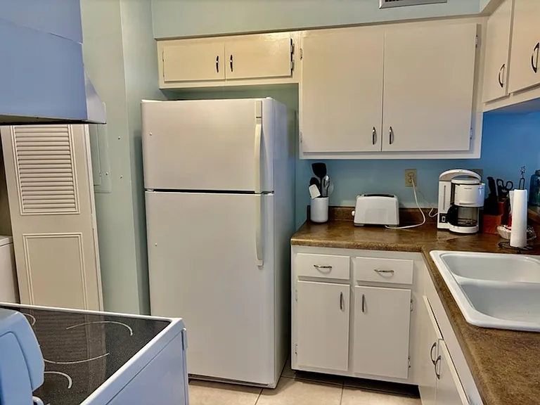 20 Greenbrier St #208 — Photo 1