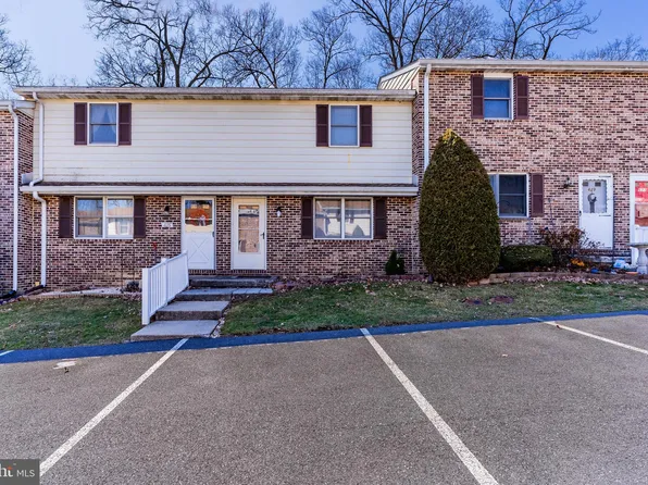627 Gates Ln, Enola, PA 17025