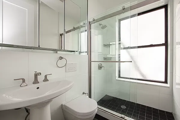 Rented by R New York | media 7