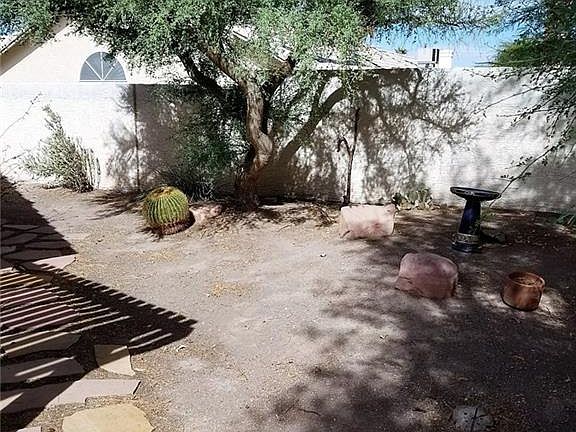 2nd image of 890 Autumn Canyon Way