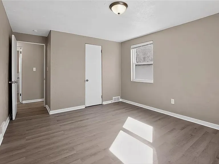 8030 Lincoln Rd — Photo 14