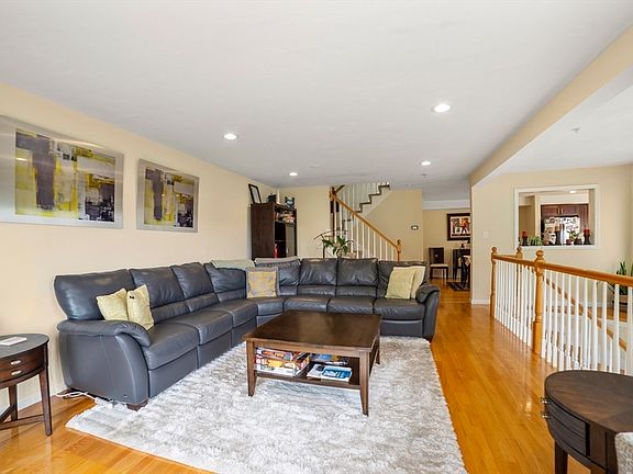 4th image of 405 America Blvd #405