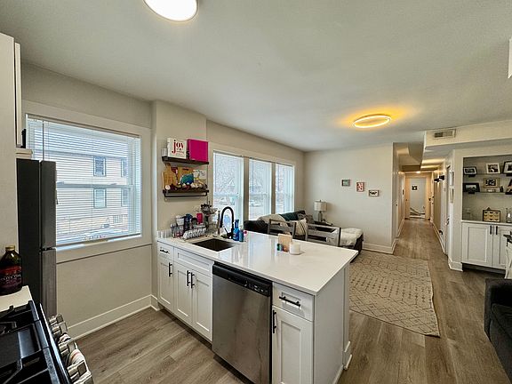 5th image of 2059 W Summerdale Ave APT 1