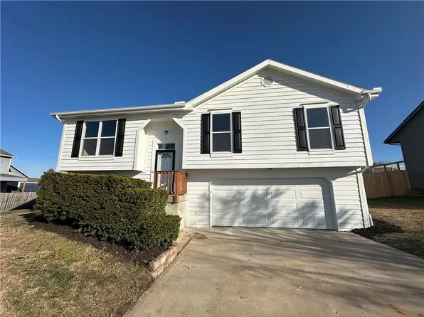 901 W 8th St, Edgerton, KS 66021