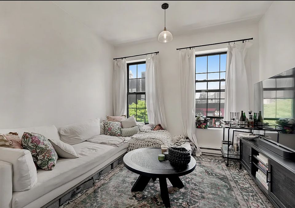 1st image of 174 Roebling St #3