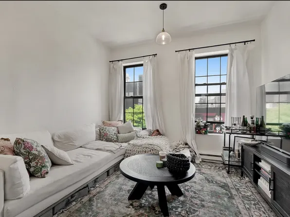 174 Roebling Street image 1 of 5
