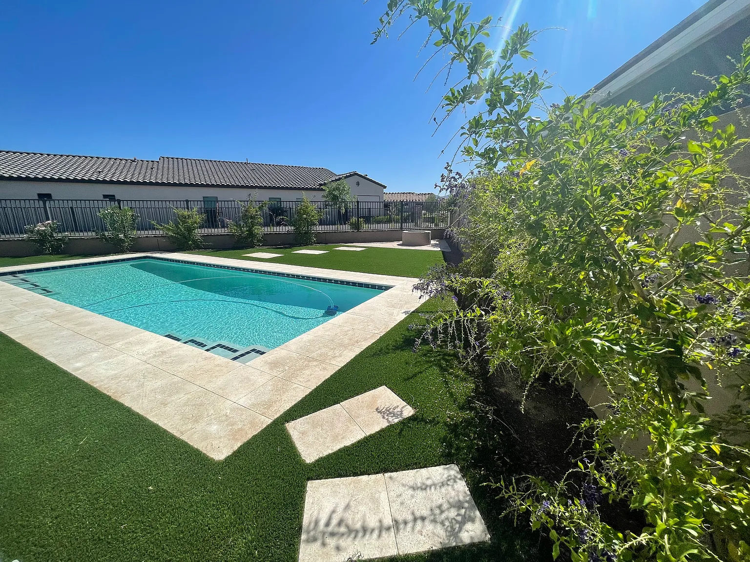3 bed, 2.5 bath, 2045 sqft, $3,350 — Photo 3