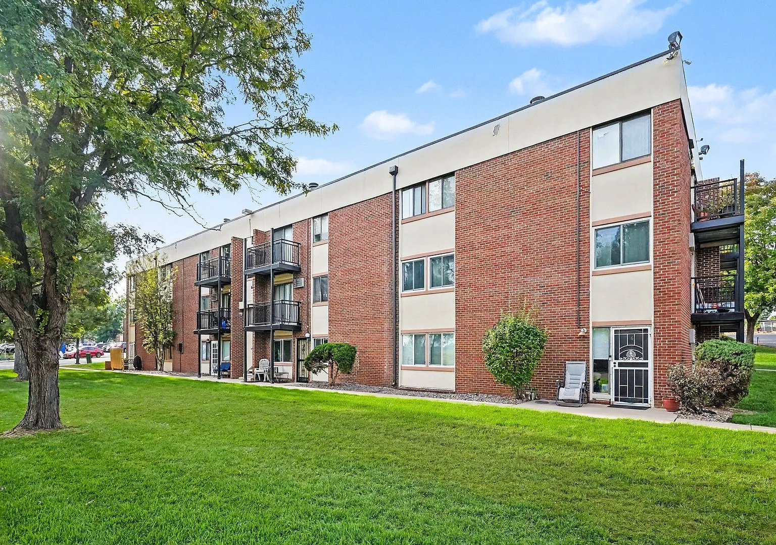 Top-Floor Condo with Trail Access + Community Perks! **Half Off December Rent — Photo 1
