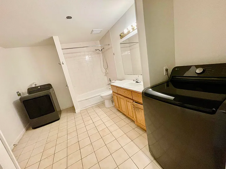 1073X Walnut Close #LOWER LEVEL — Photo 13
