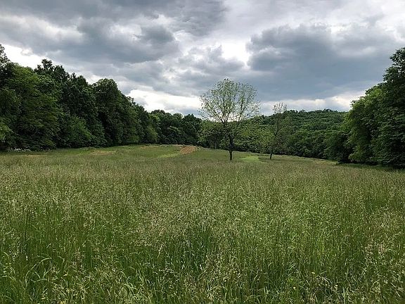 4th image of 5 Millersburg Rd
