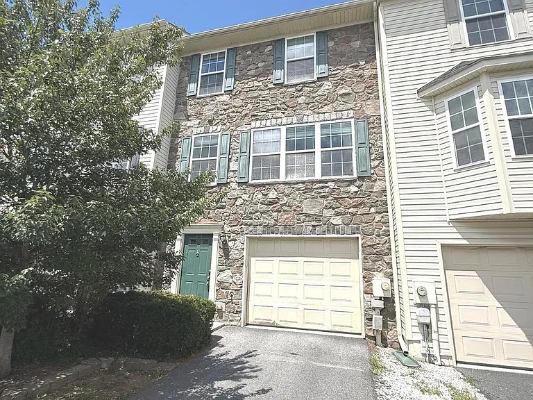 232 Morlatt Ln — Photo 1