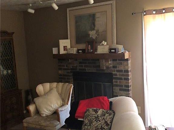 4th image of 491 Meadowview Ct