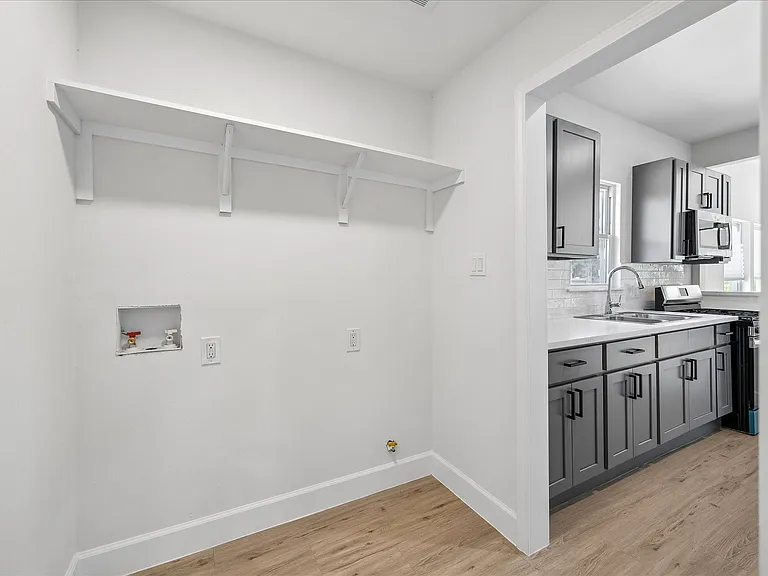 7702 Sealey St — Photo 15