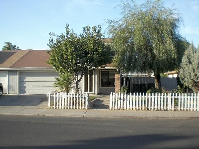 1st image of 1373 E Oak Ave