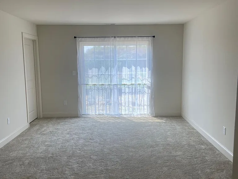 1434 Carrick Ct — Photo 4